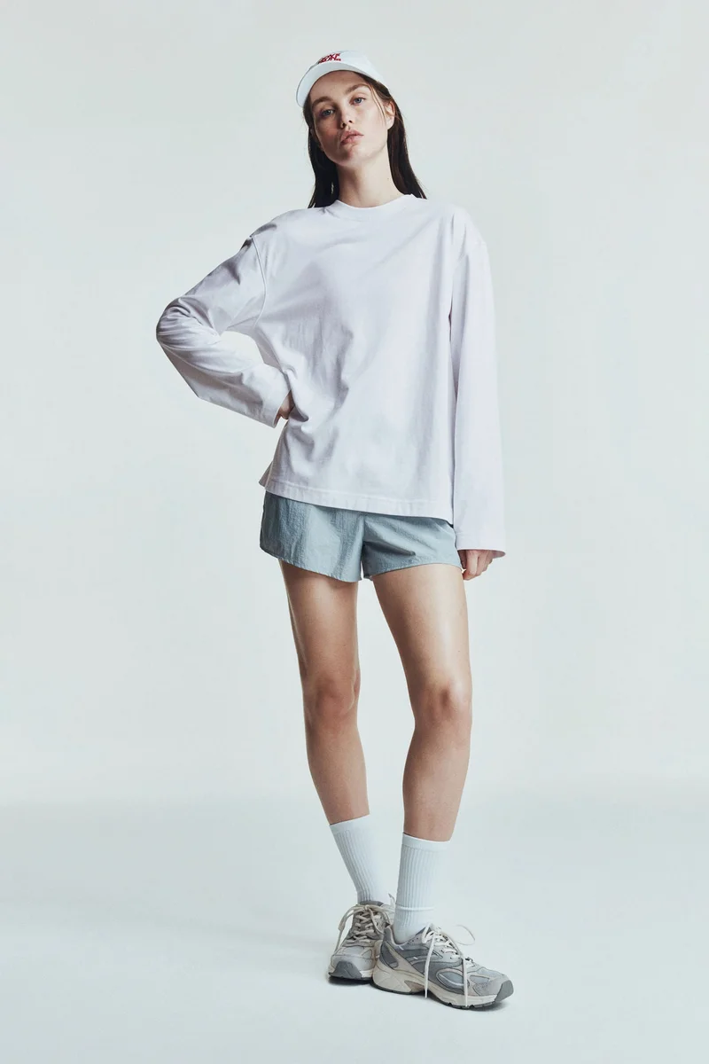 اتش اند ام بلوزة بأكمام طويلة من نسيج داري موف